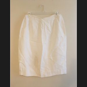 Women’s white zip up skirt